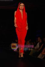 Model walk the ramp for Shantanu Nikhil at Day 2 Blenders Tour fashion show on 4th Spt 2010 (27).JPG